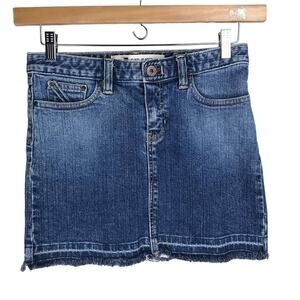 Gap Jeans Women's Stretch Denim Mini Skirt Frayed Hem Stone Wash Size 2 EUC